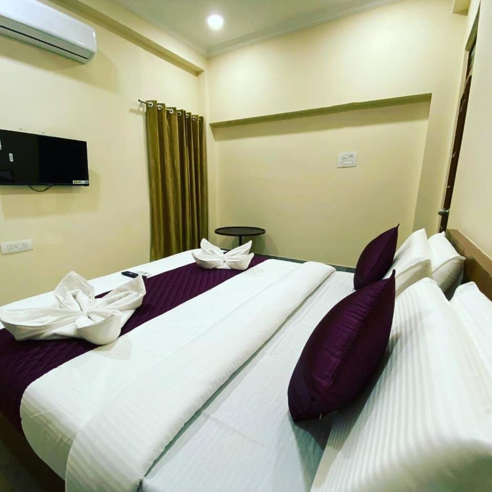 Hotel Kp Suites Metro Hyderabad Bagian luar foto