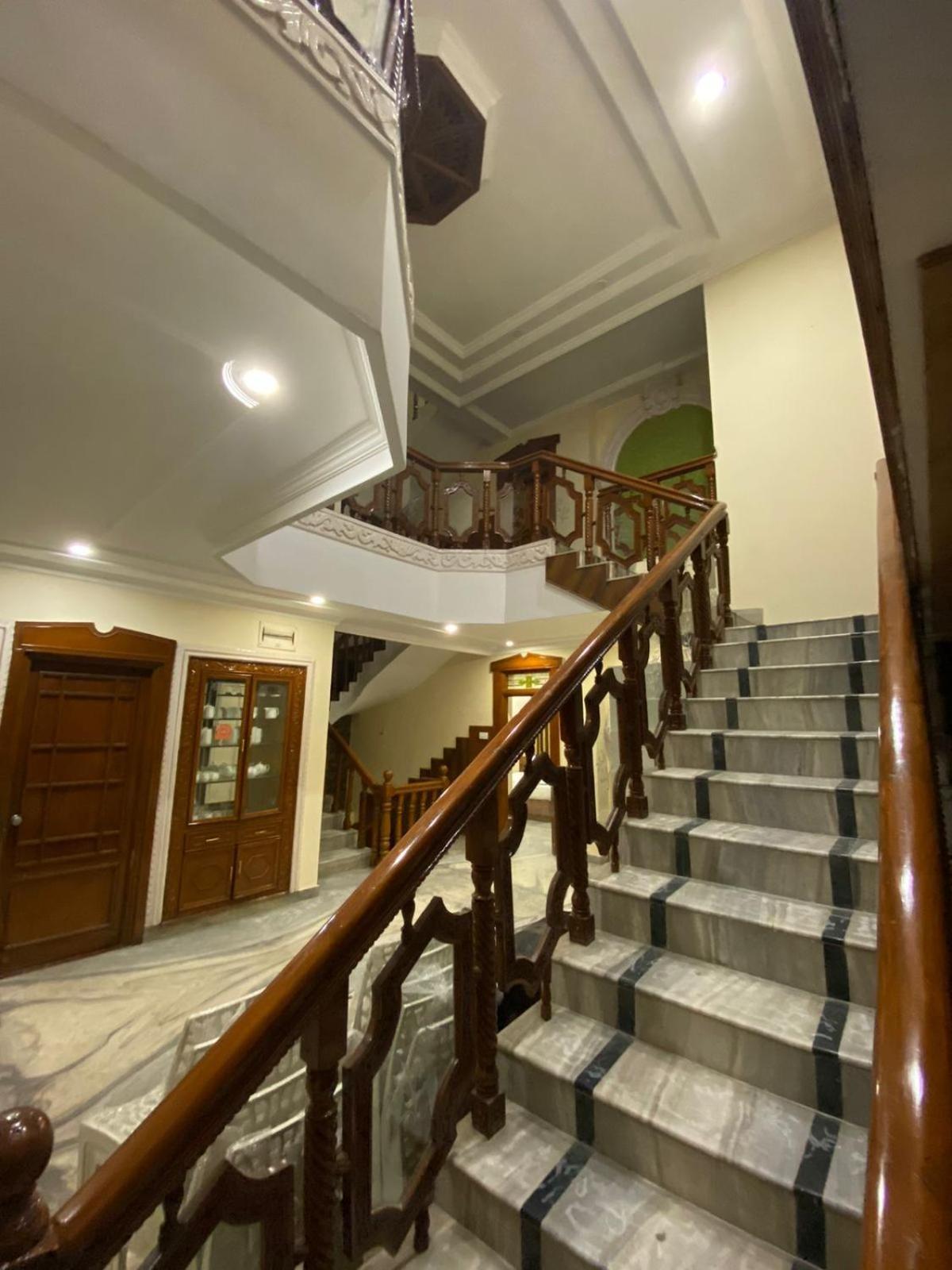 Hotel Kp Suites Metro Hyderabad Bagian luar foto
