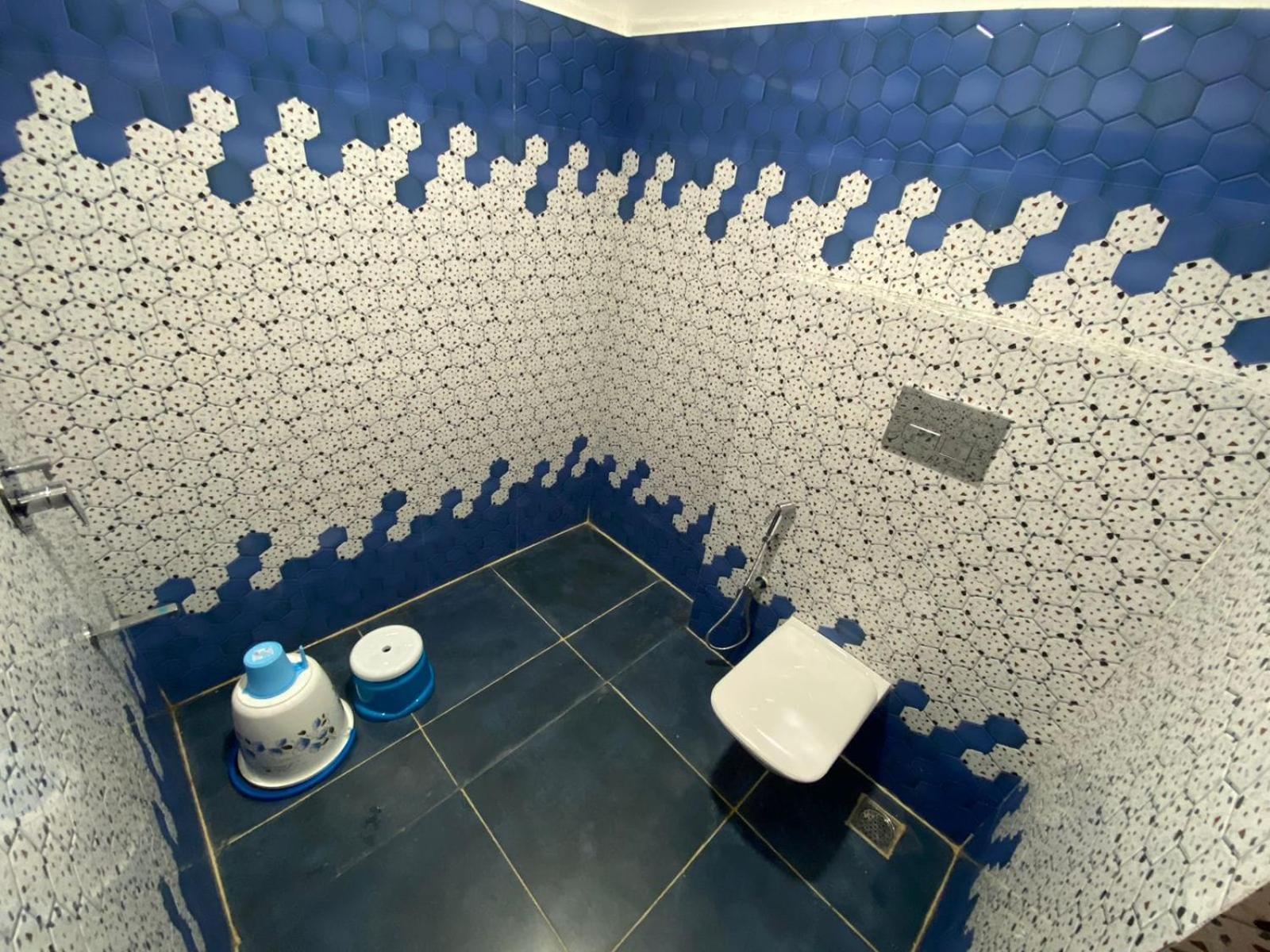 Hotel Kp Suites Metro Hyderabad Bagian luar foto
