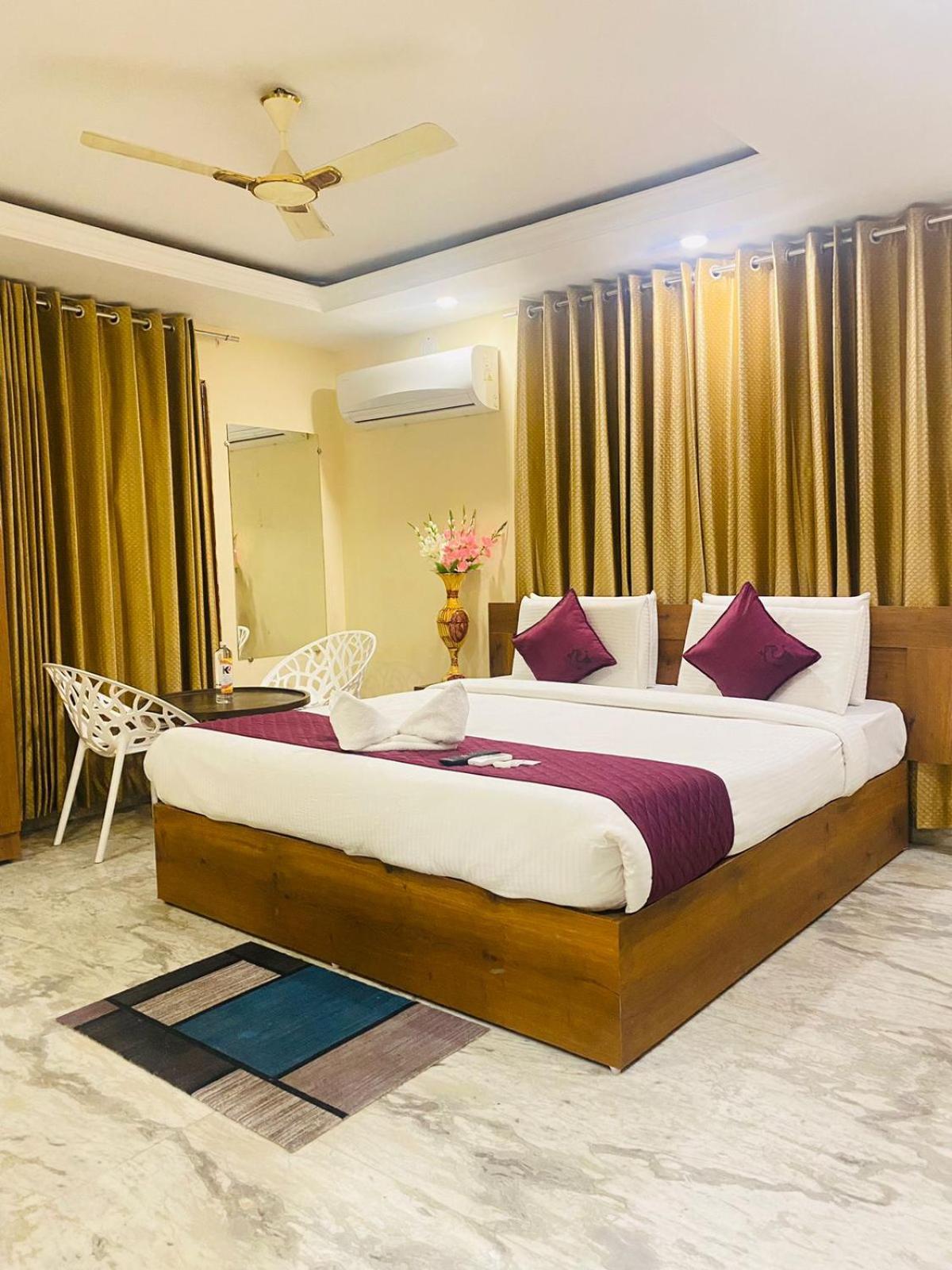 Hotel Kp Suites Metro Hyderabad Bagian luar foto