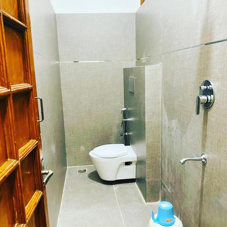 Hotel Kp Suites Metro Hyderabad Bagian luar foto