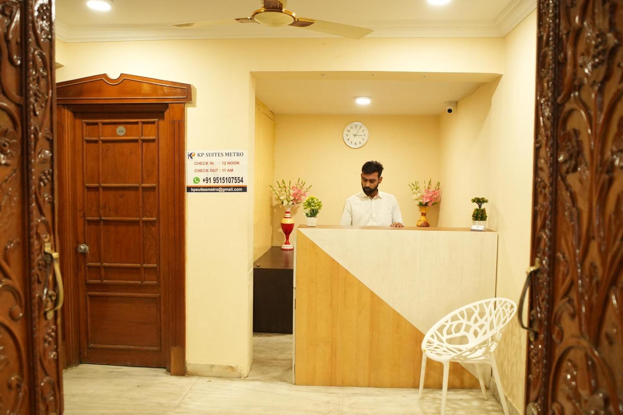 Hotel Kp Suites Metro Hyderabad Bagian luar foto
